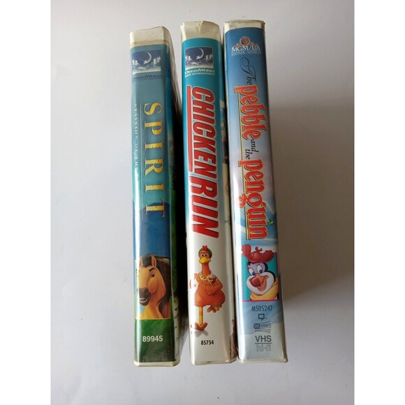 Lot of 3 VHS Clamshell Kids: Spirit, Chicken Run, The Pebble & the Penguin - Picture 2 of 10